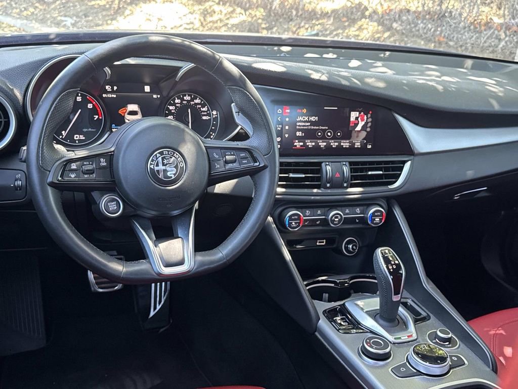 Used 2023 Alfa Romeo Giulia Veloce RWD image 6