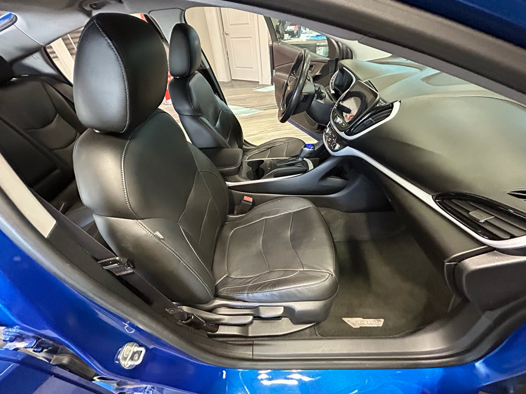 Used 2017 Chevrolet Volt LT w/ Comfort Package FWD image 37