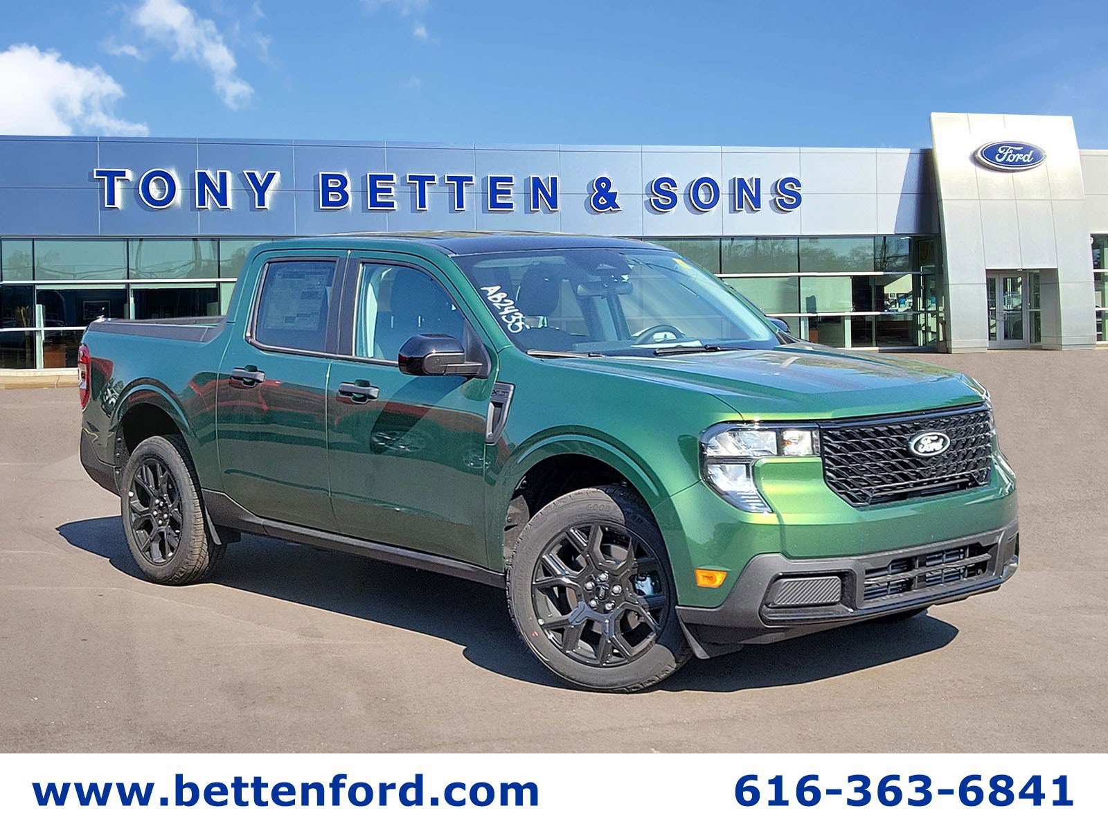 New 2025 Ford Maverick XLT w/ Black Appearance Package