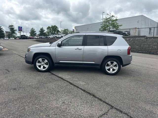 Used 2016 Jeep Compass Latitude FWD image 8