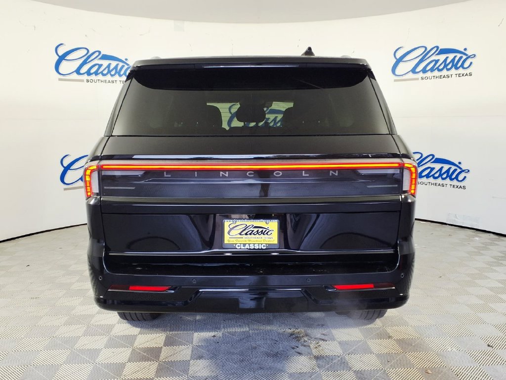 Used 2025 Lincoln Navigator Reserve AWD/4WD image 6