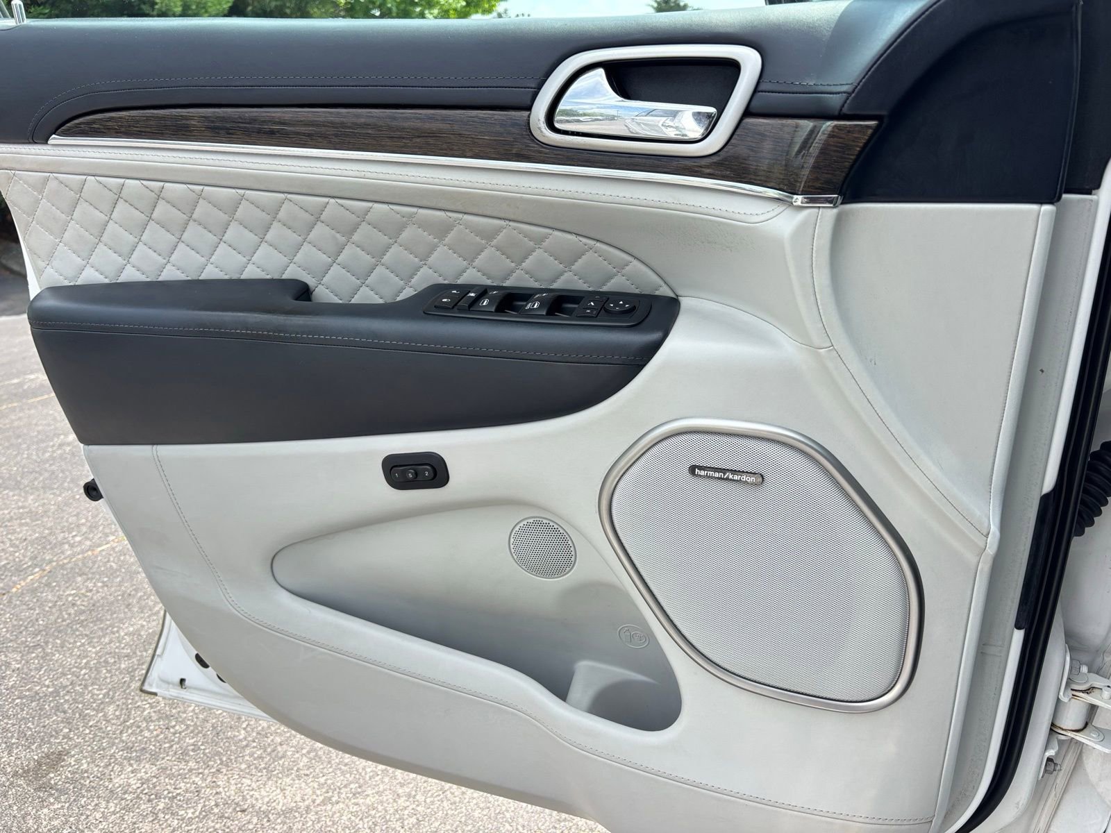 Used 2017 Jeep Grand Cherokee Summit AWD/4WD image 16