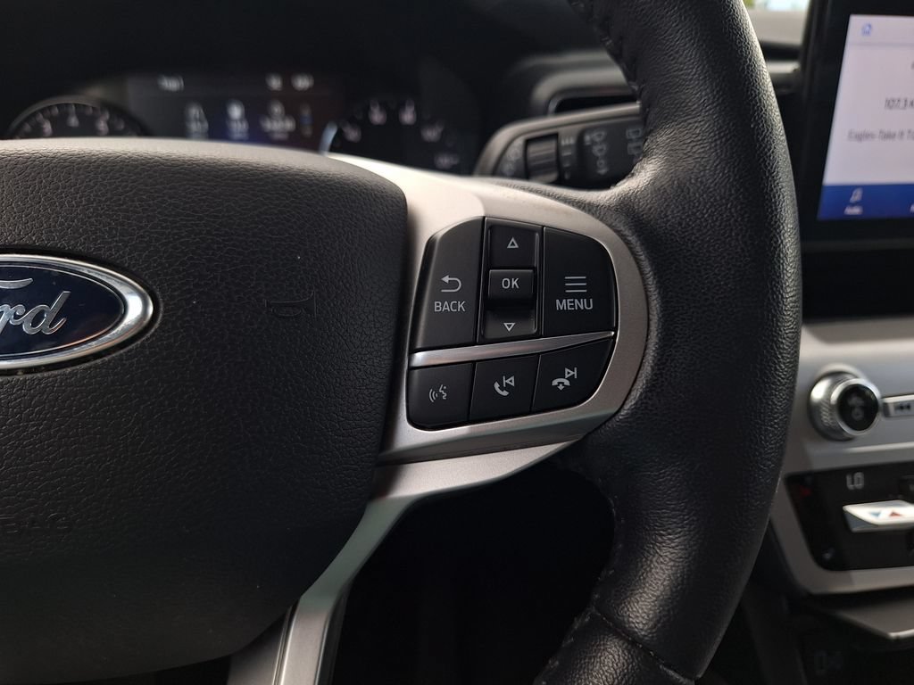 Used 2021 Ford Explorer XLT w/ Equipment Group 202A AWD/4WD image 18