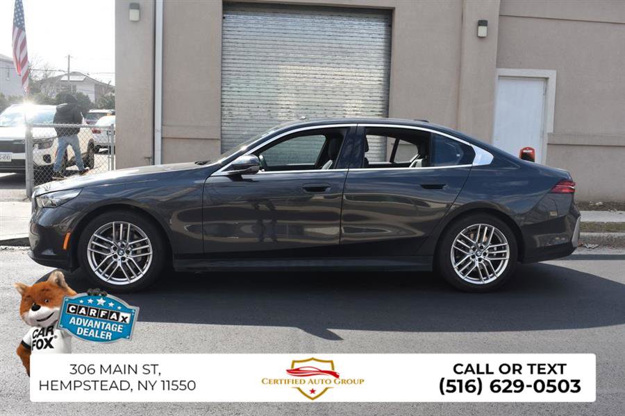 Used 2024 BMW 530i xDrive AWD/4WD image 5