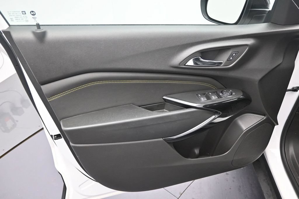 Used 2024 Chevrolet Trax ACTIV w/ Sunroof Package FWD image 18