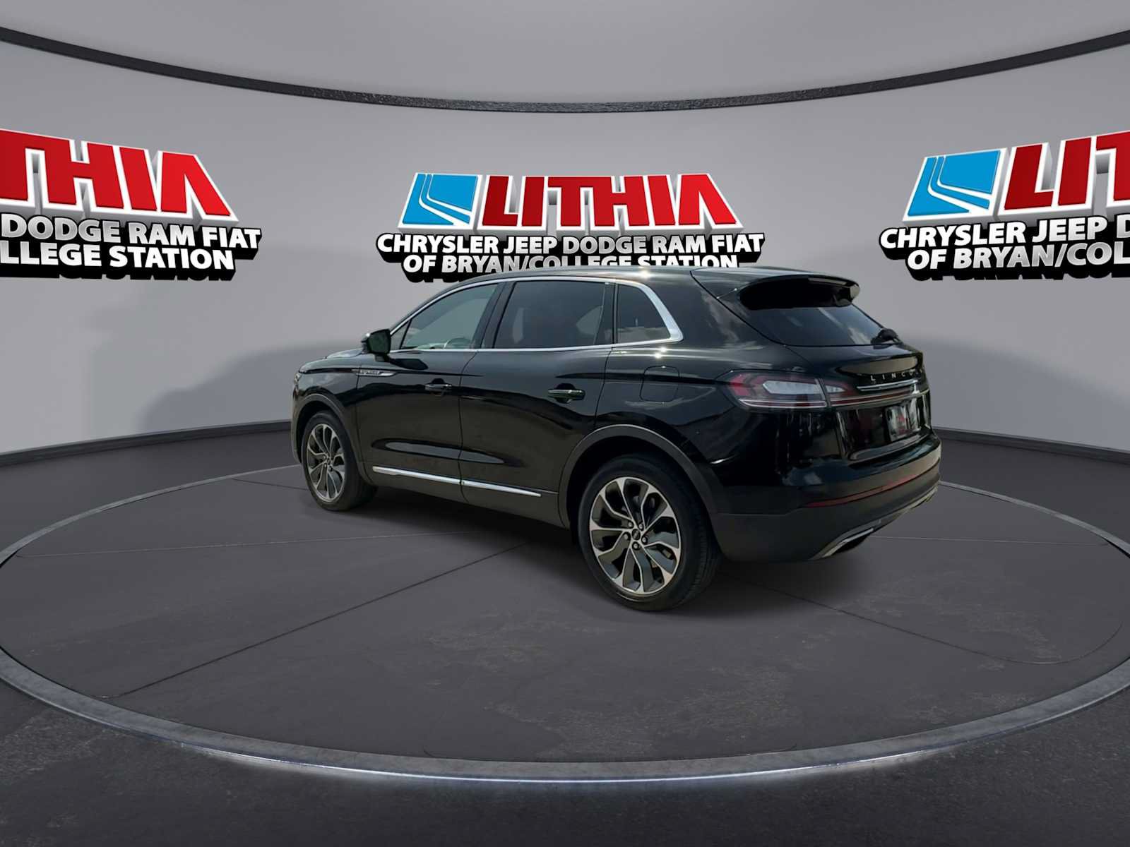 Used 2023 Lincoln Nautilus Reserve w/ Equipment Group 201A AWD/4WD image 6