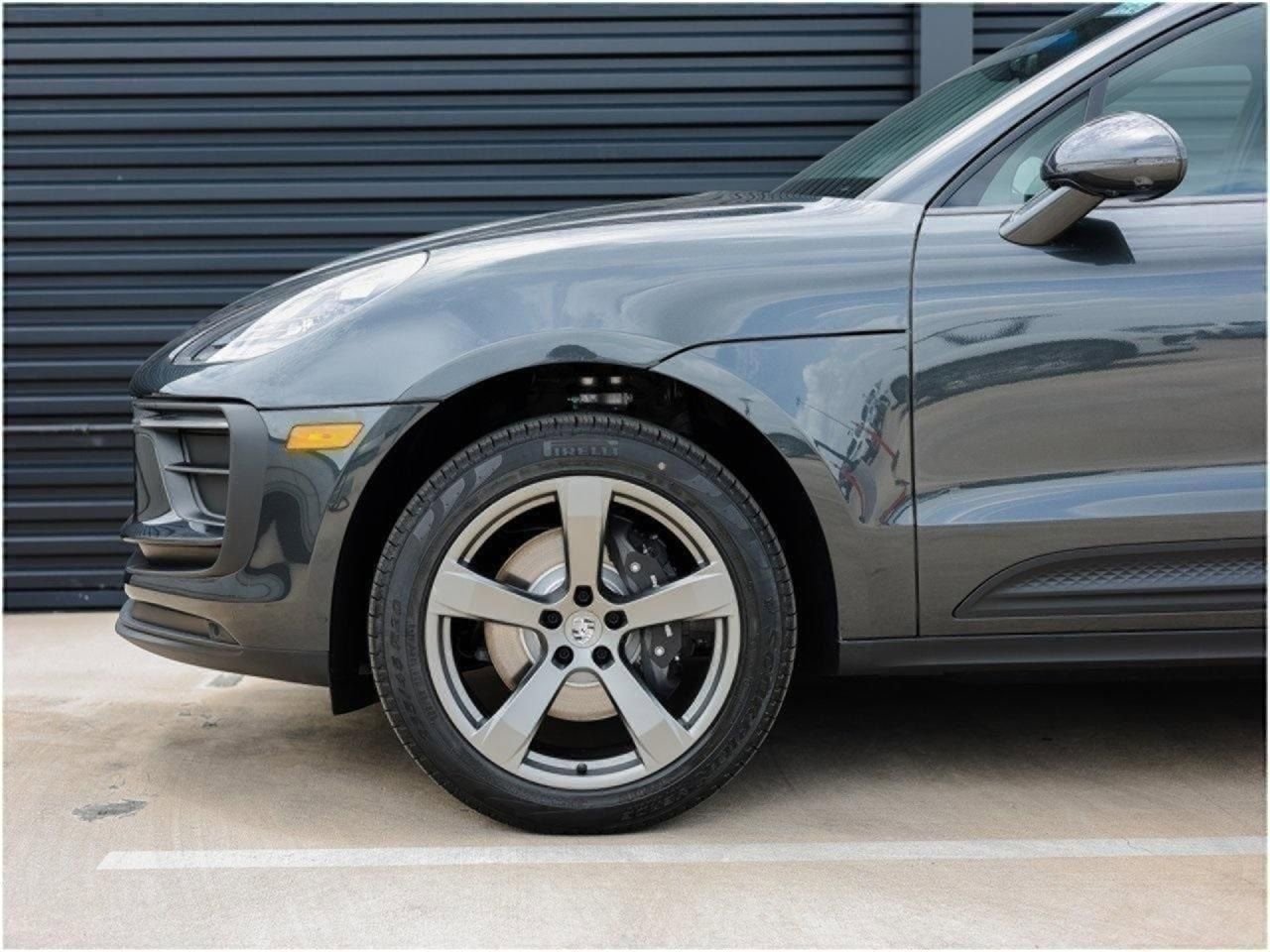 Certified 2025 Porsche Macan AWD/4WD image 11