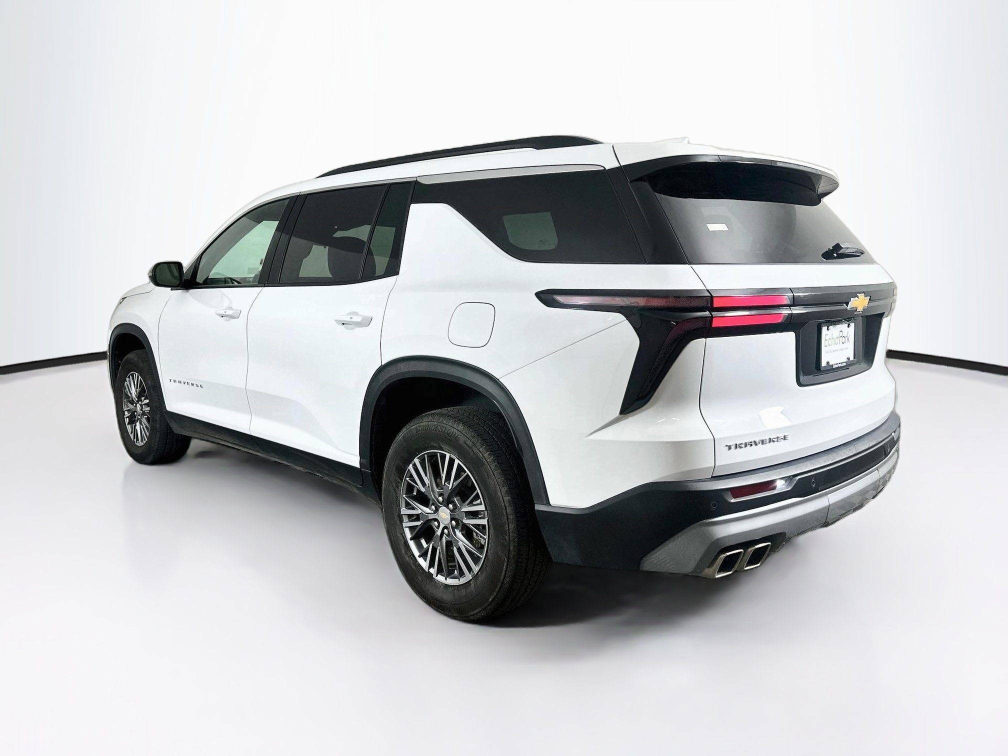 Used 2025 Chevrolet Traverse LT FWD image 5