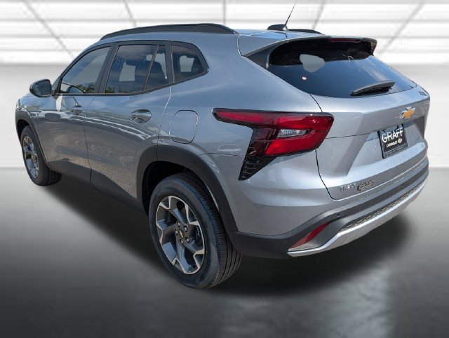 New 2026 Chevrolet Trax LT w/ Sunroof Package FWD image 2
