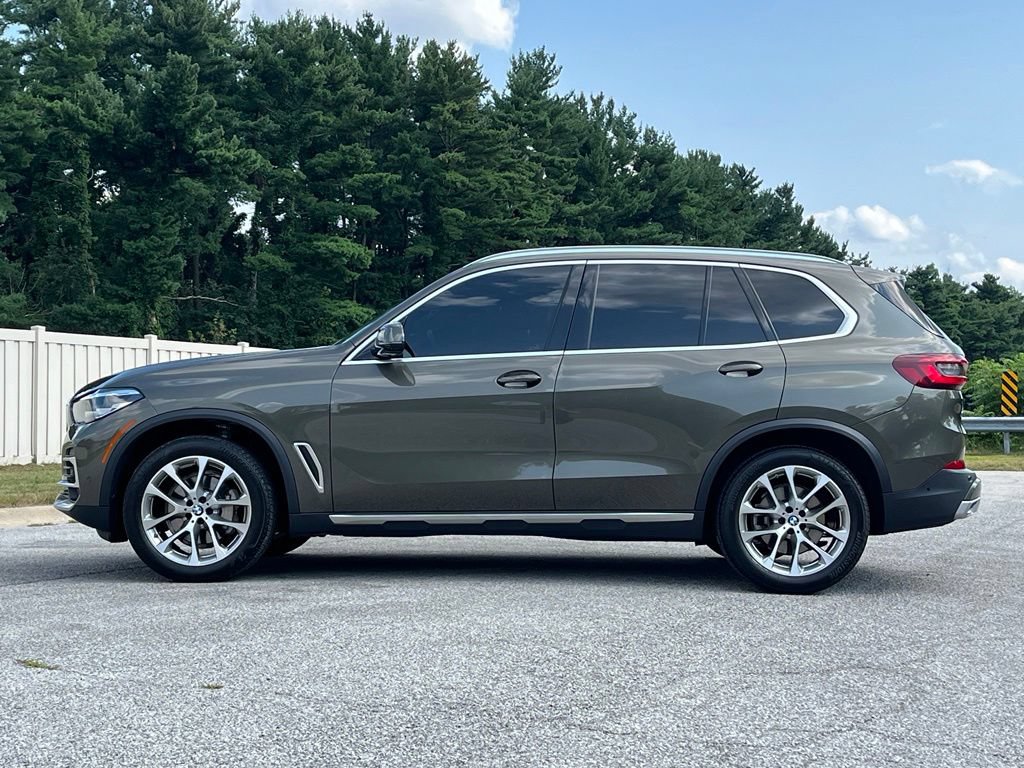 Used 2022 BMW X5 xDrive40i w/ Premium Package AWD/4WD image 4