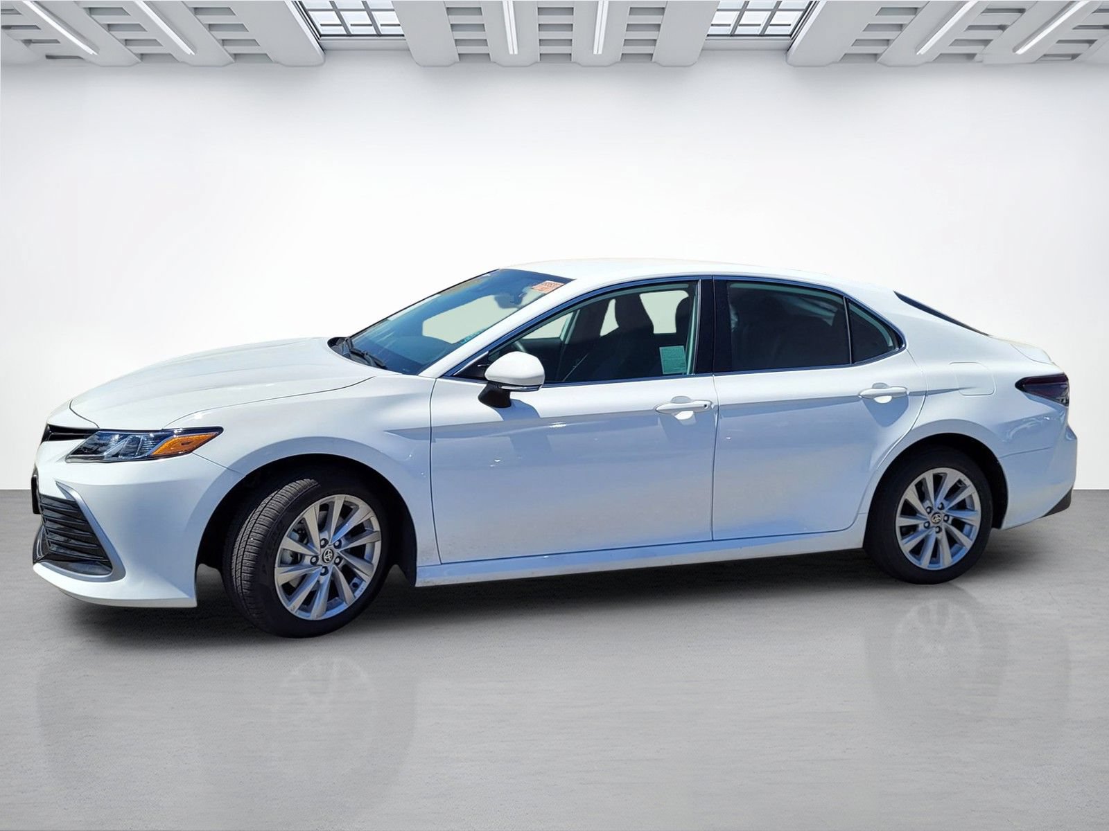 Used 2023 Toyota Camry LE FWD image 7