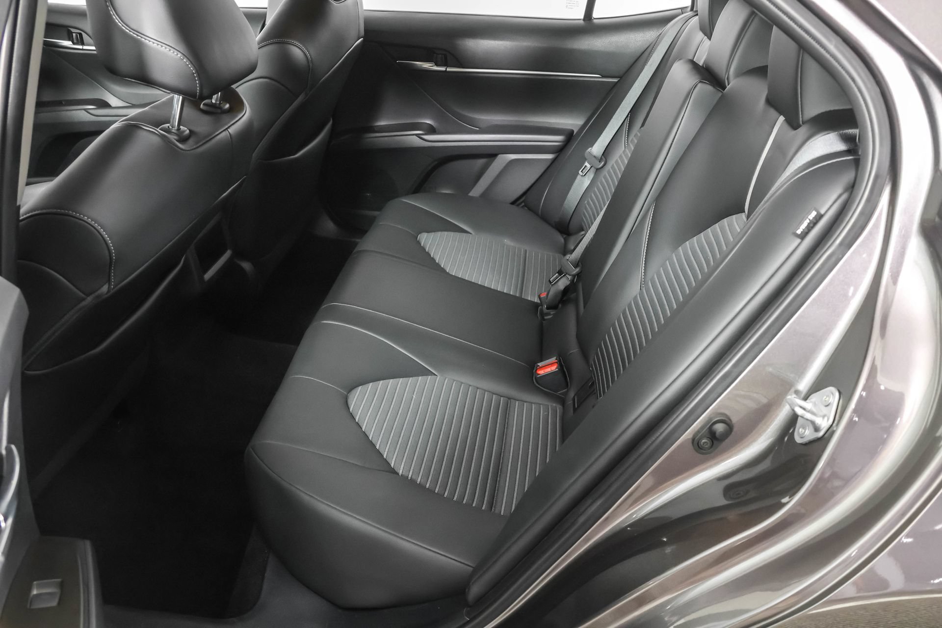 Used 2022 Toyota Camry SE FWD image 34