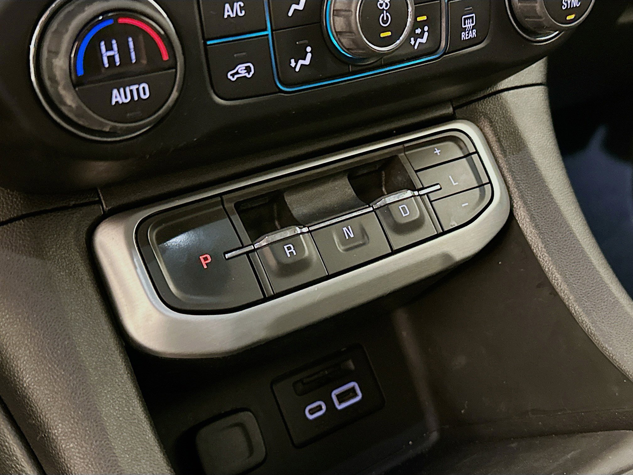 Used 2021 GMC Acadia SLT w/ Elevation Edition image 25