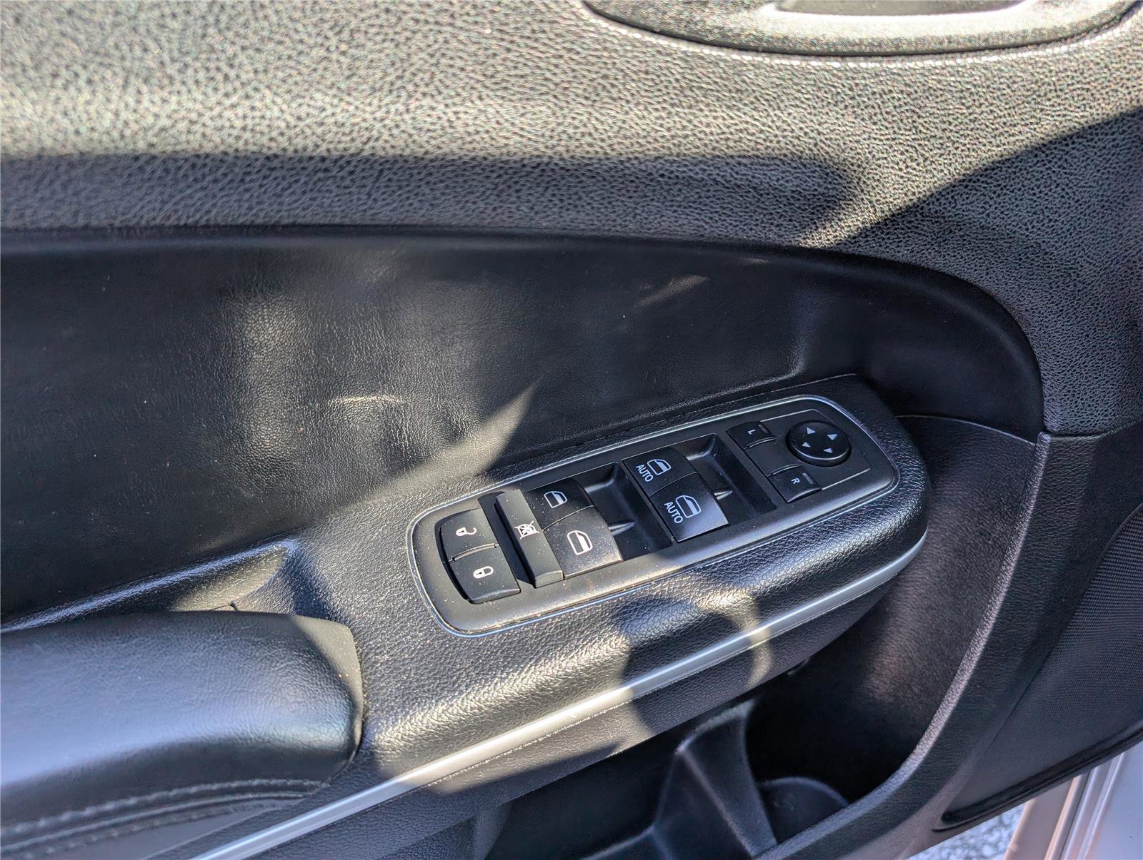 Used 2019 Chrysler 300 Touring image 17