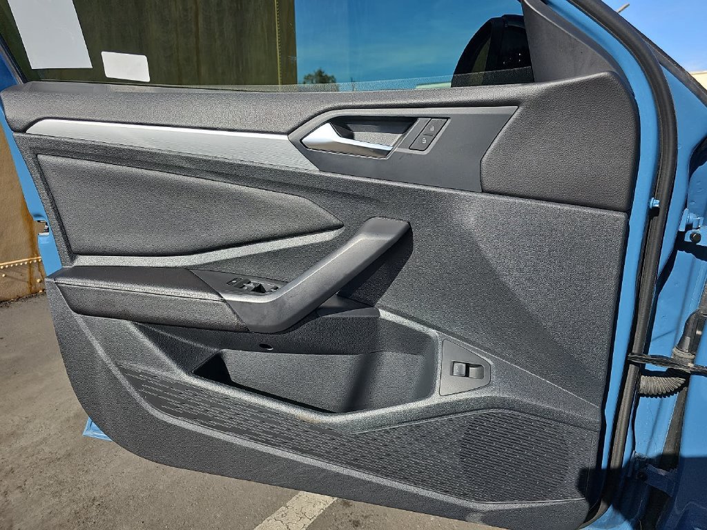 Used 2025 Volkswagen Jetta Sport FWD image 27