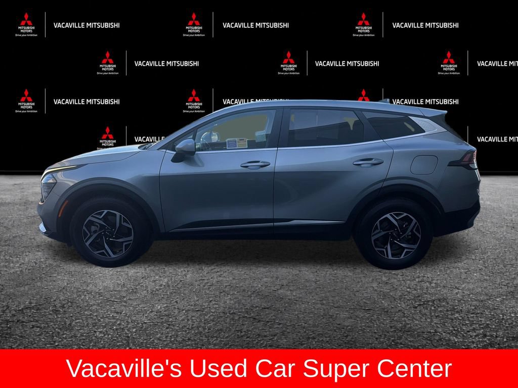 Used 2025 Kia Sportage LX FWD image 2