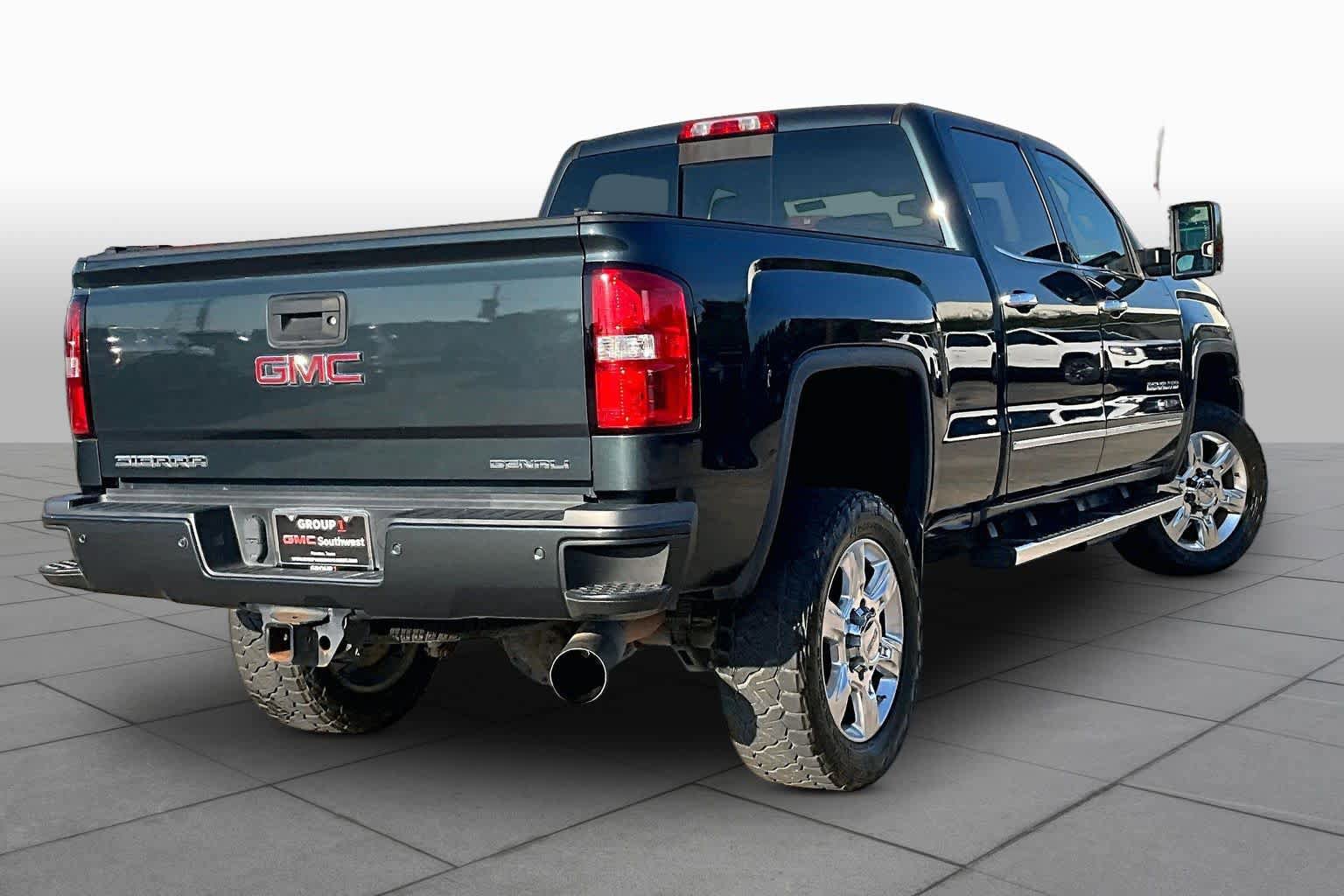 Used 2017 GMC Sierra 2500 Denali w/ Duramax Plus Package AWD/4WD image 13