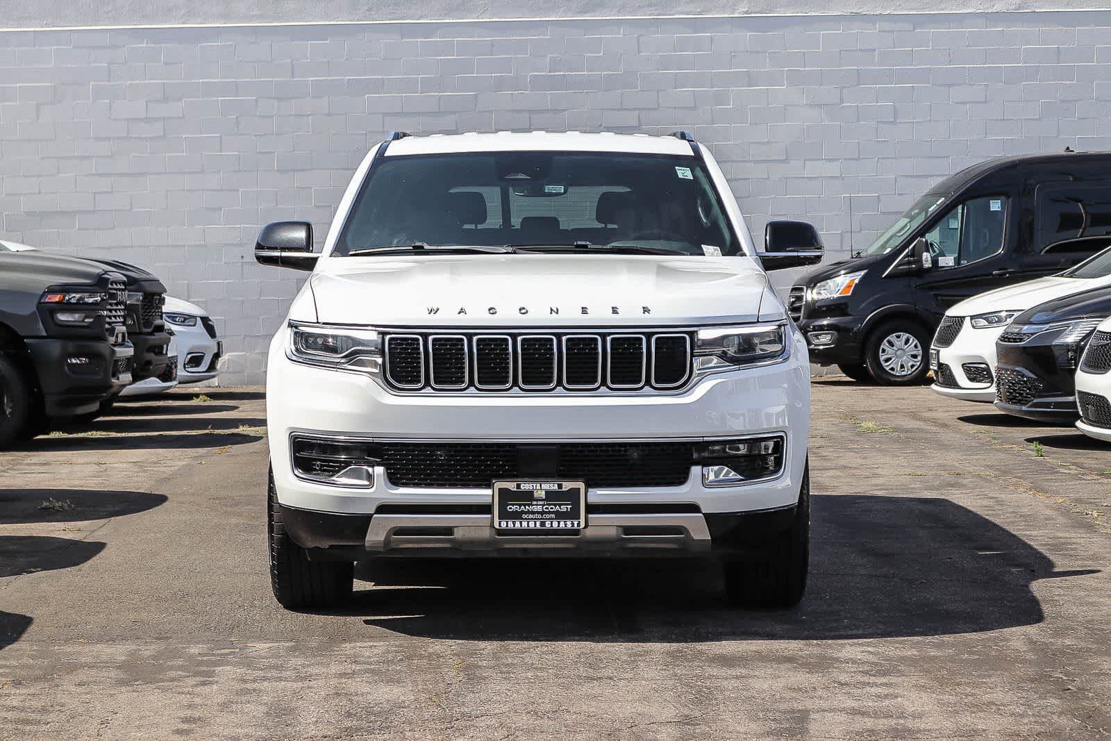 Used 2024 Jeep Wagoneer L Series II w/ Flexible Seating Group AWD/4WD image 2