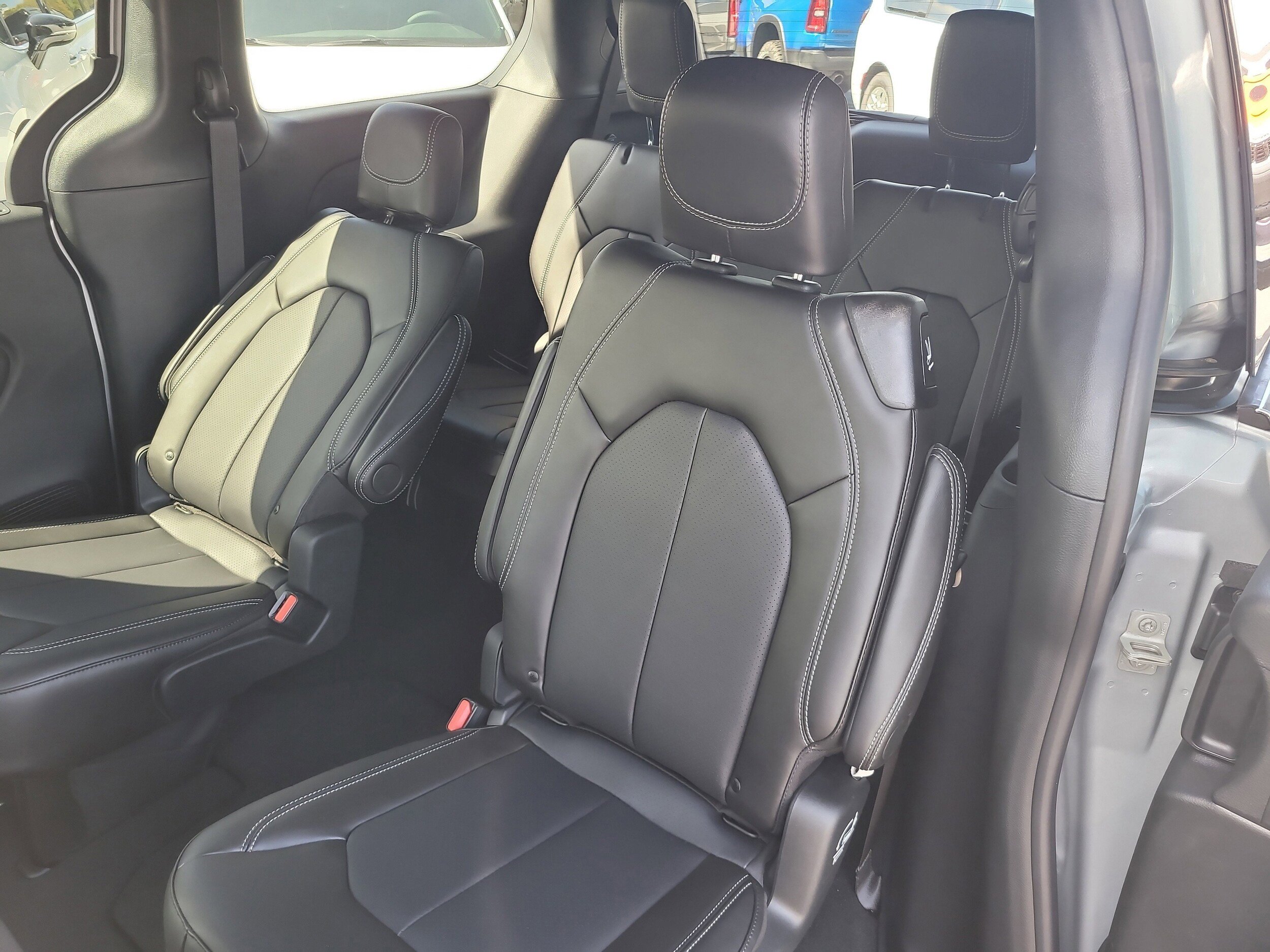 New 2026 Chrysler Pacifica Select FWD image 11