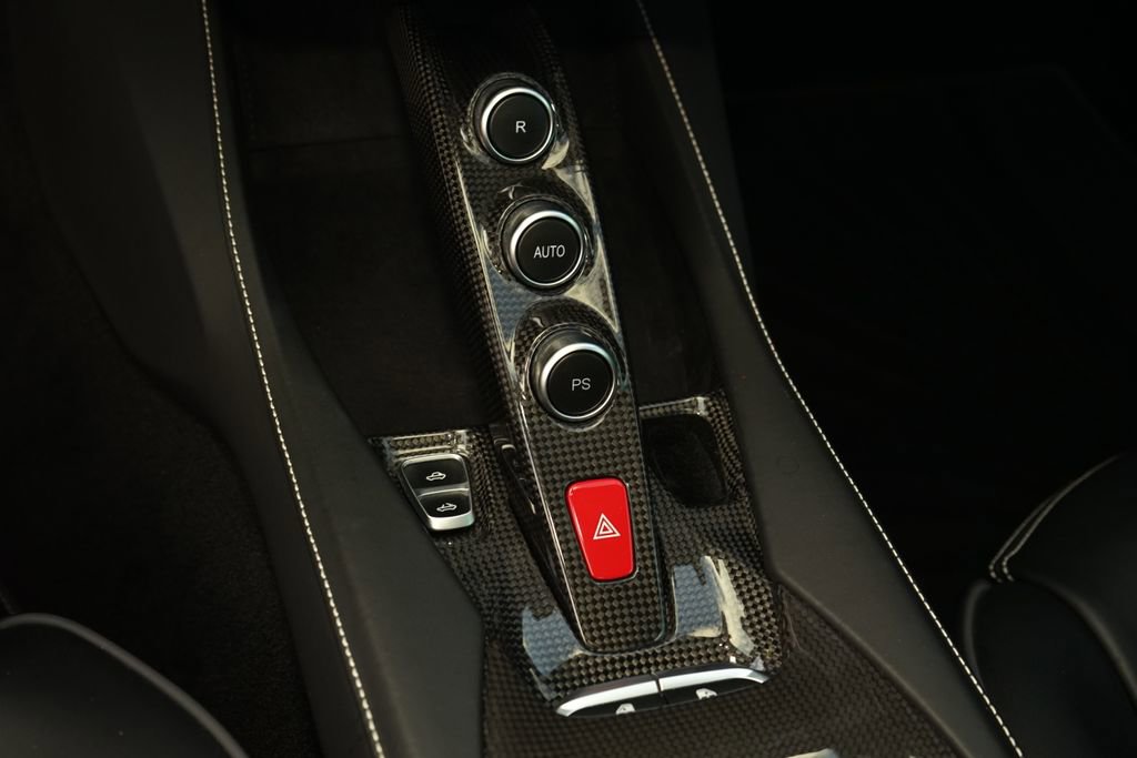 Used 2019 Ferrari Portofino image 11