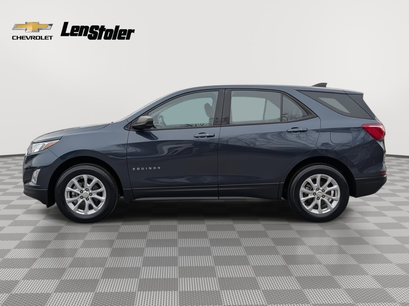 Used 2018 Chevrolet Equinox LS image 2