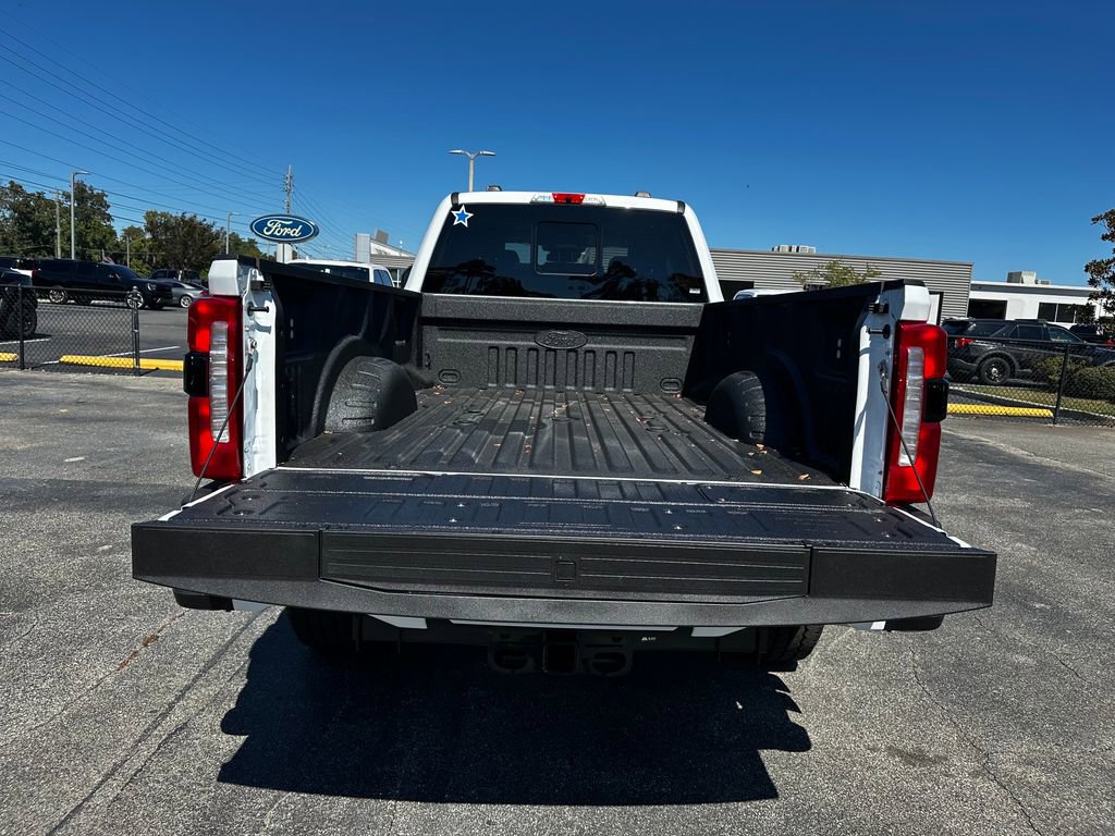 New 2026 Ford F350 Lariat w/ Black Appearance Package image 46