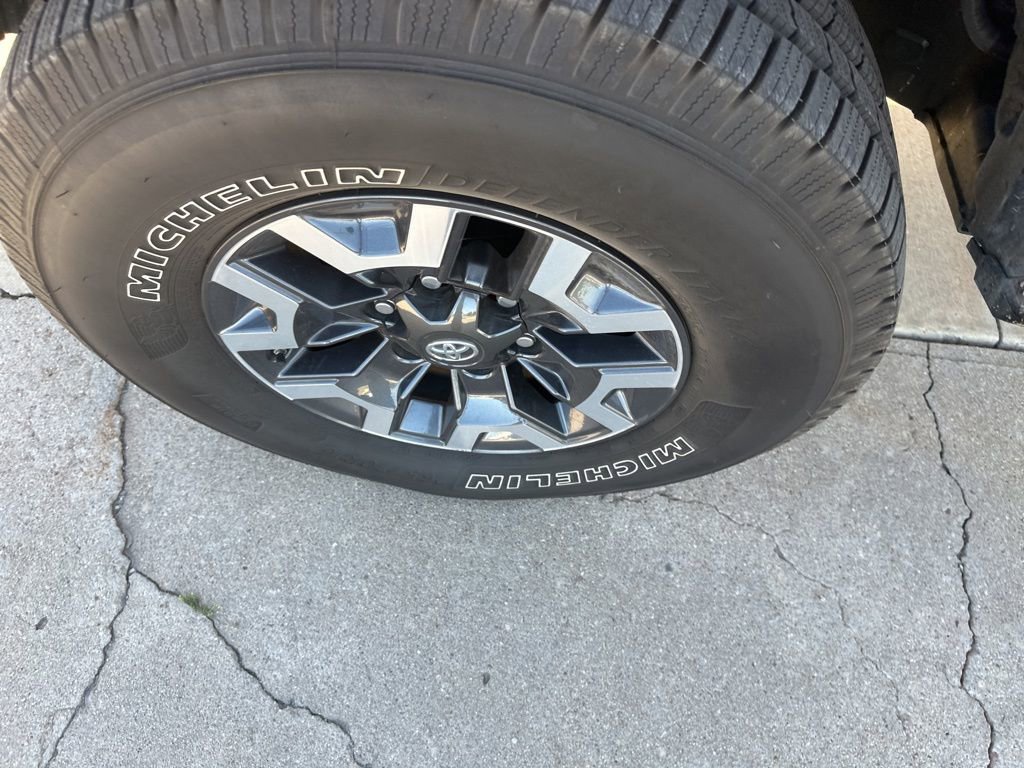 Used 2018 Toyota Tacoma TRD Off-Road w/ TRD Premium Off Road Package RWD image 33