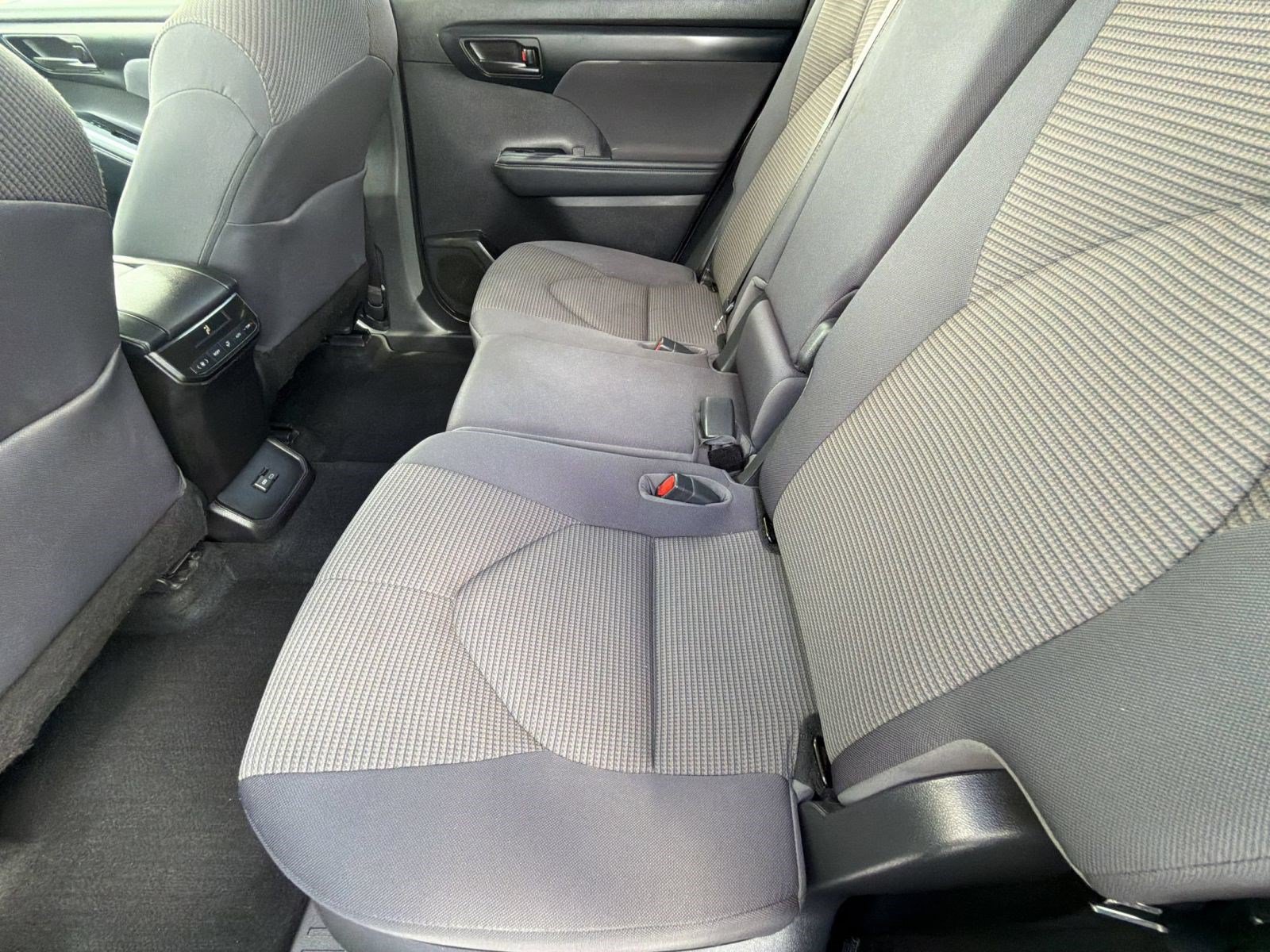 Used 2022 Toyota Highlander LE FWD image 26