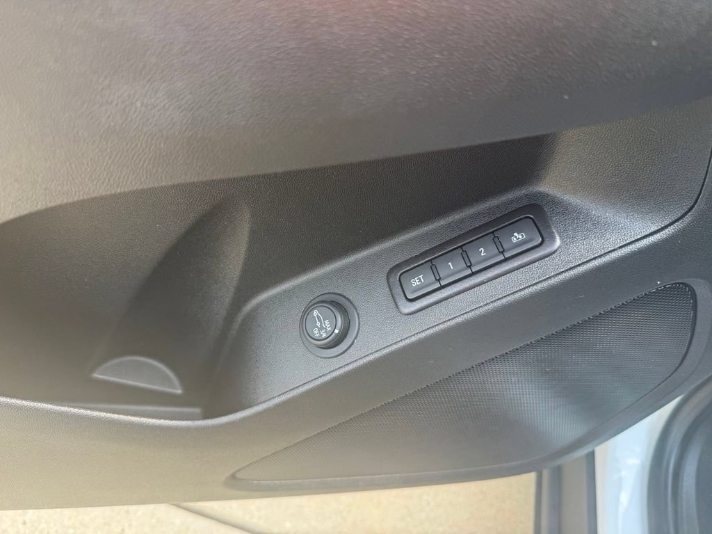 Used 2022 Chevrolet Equinox Premier FWD image 30