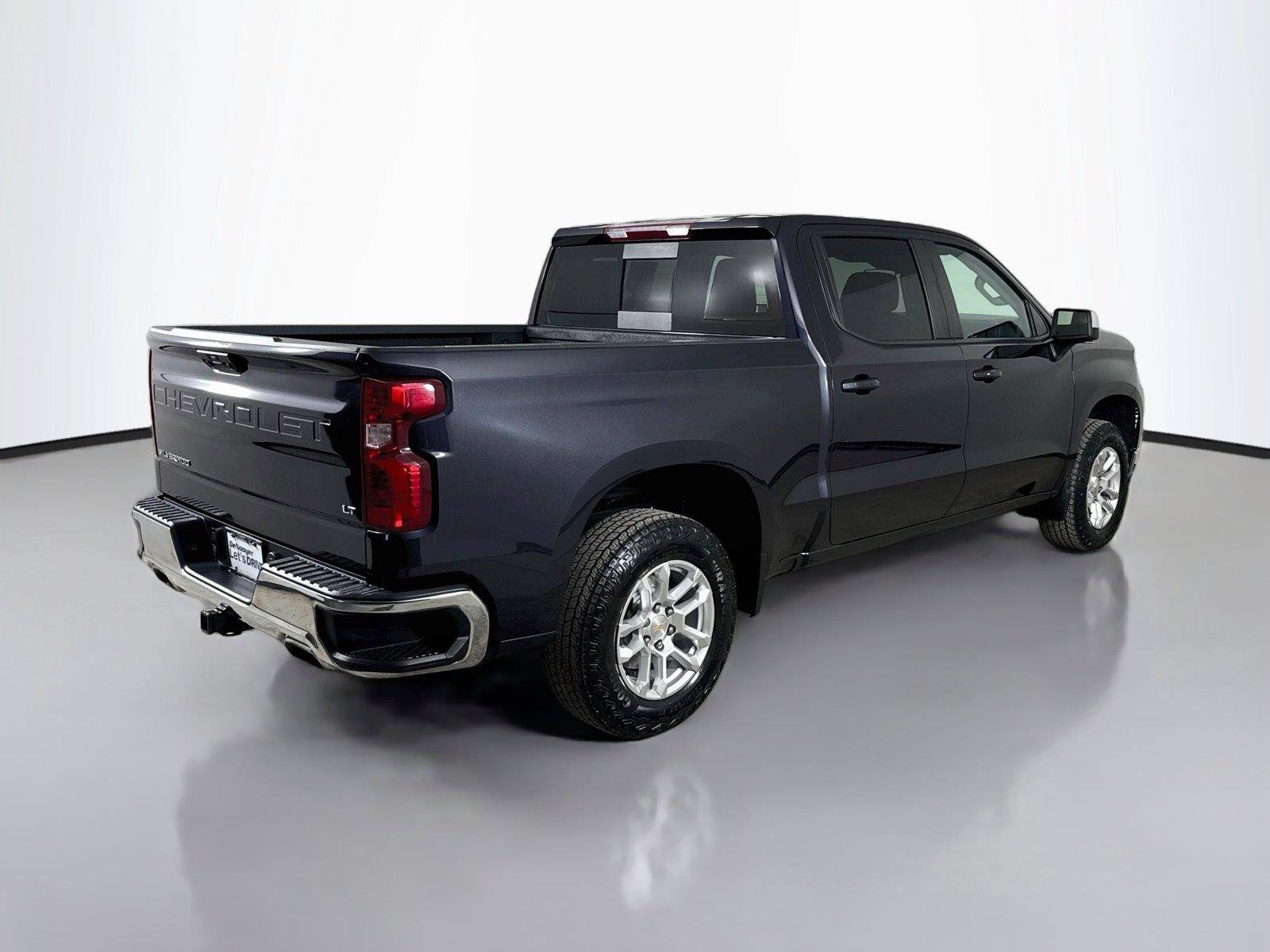Used 2024 Chevrolet Silverado 1500 LT w/ Z71 Off-Road Package AWD/4WD image 9