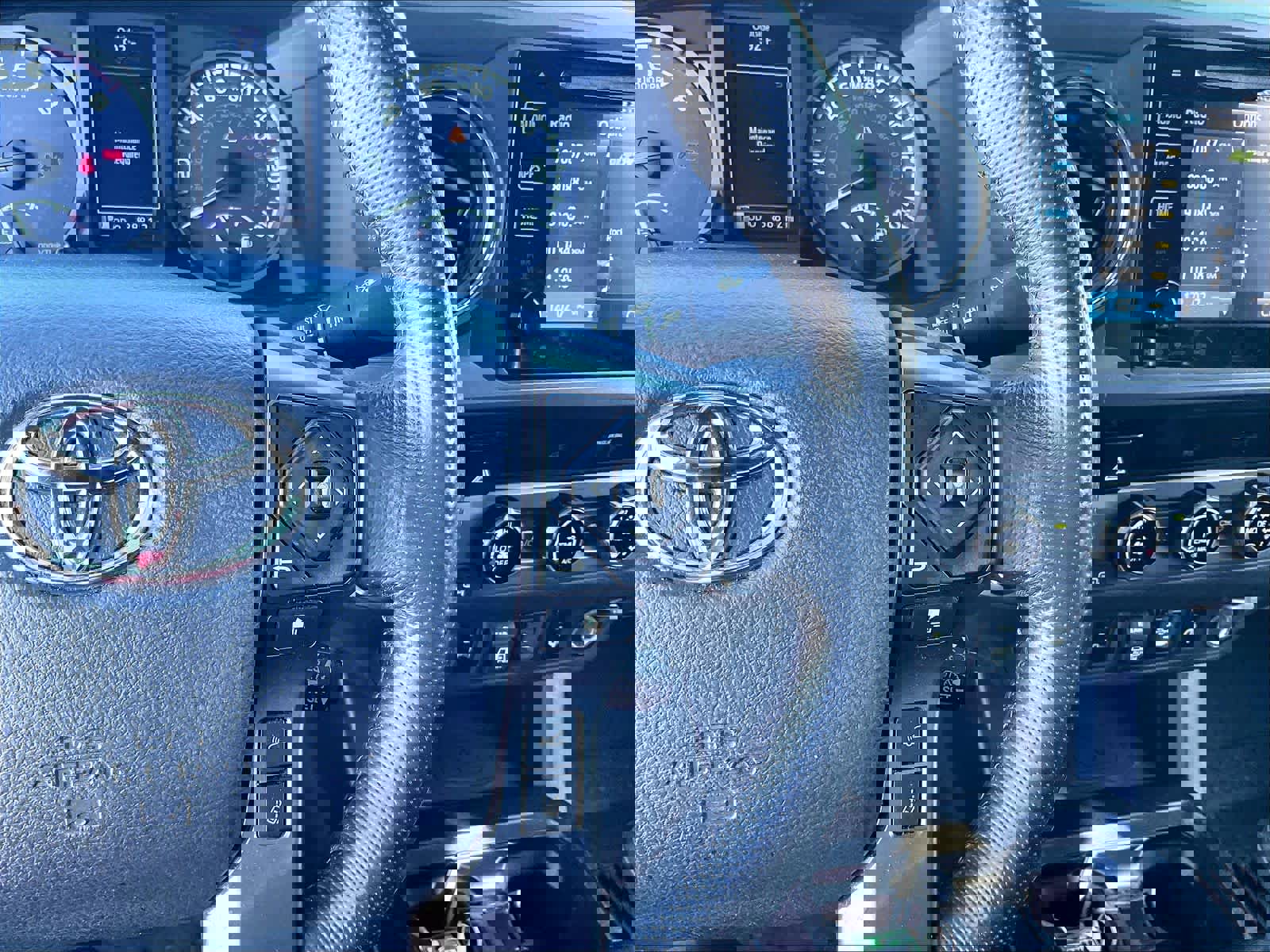 Used 2018 Toyota Tacoma TRD Off-Road w/ Technology Package image 20