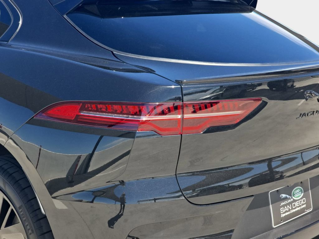 Certified 2024 Jaguar I-PACE R-Dynamic HSE image 35