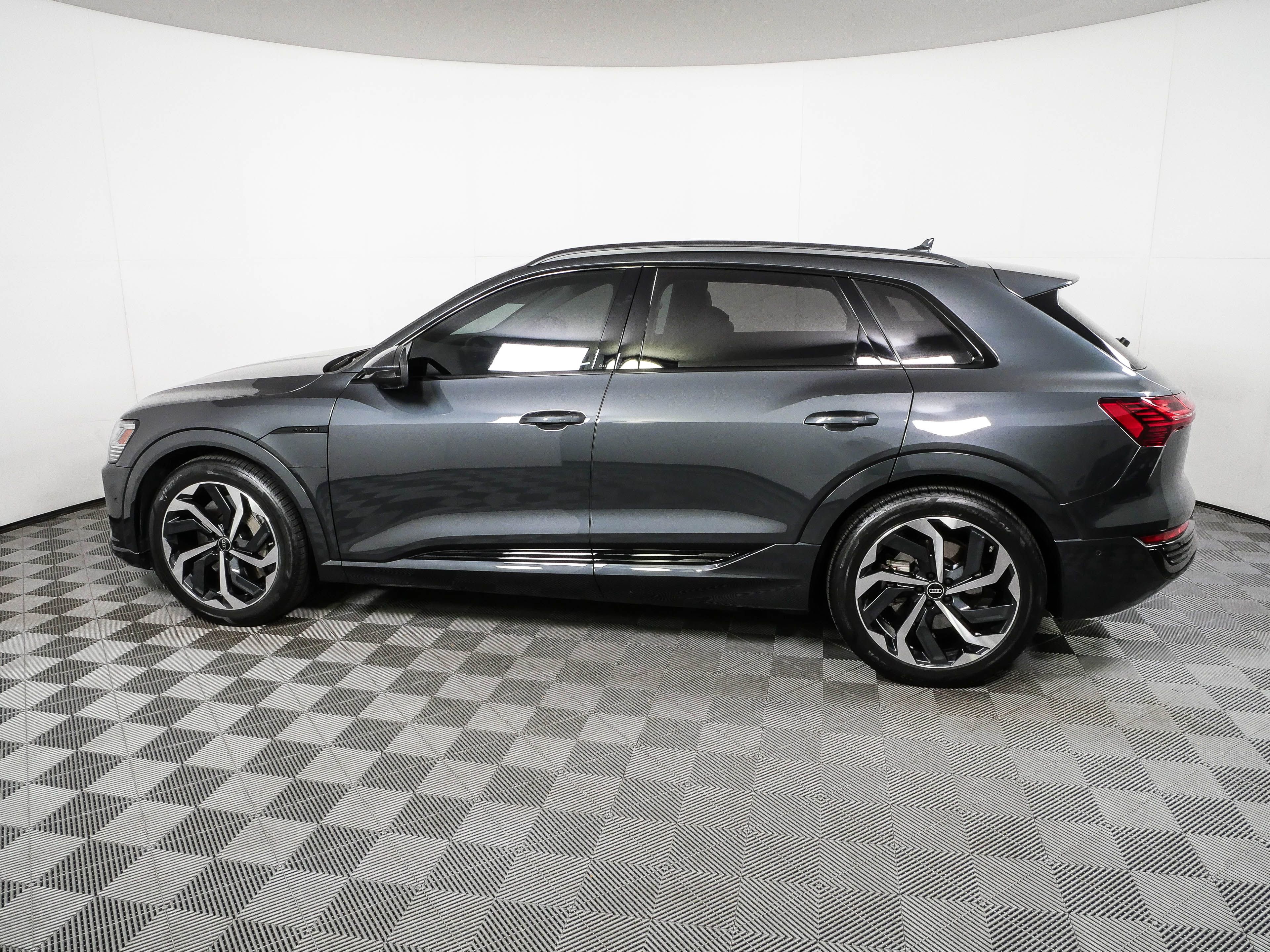 Used 2024 Audi Q8 e-tron Prestige w/ Prestige Package AWD/4WD image 30