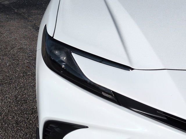 Used 2025 Toyota Camry SE FWD image 9
