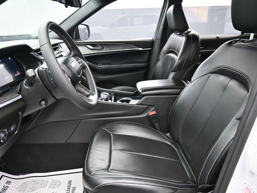 Certified 2024 Jeep Grand Cherokee L Limited w/ Luxury Tech Group II image 10