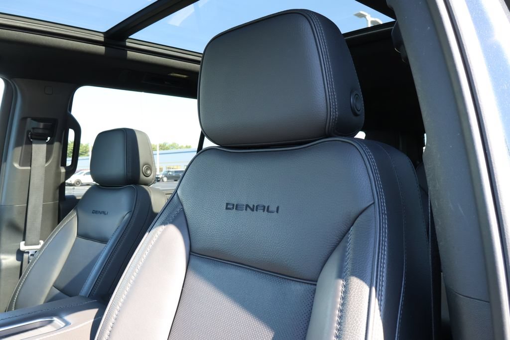Used 2022 GMC Yukon XL Denali AWD/4WD image 13
