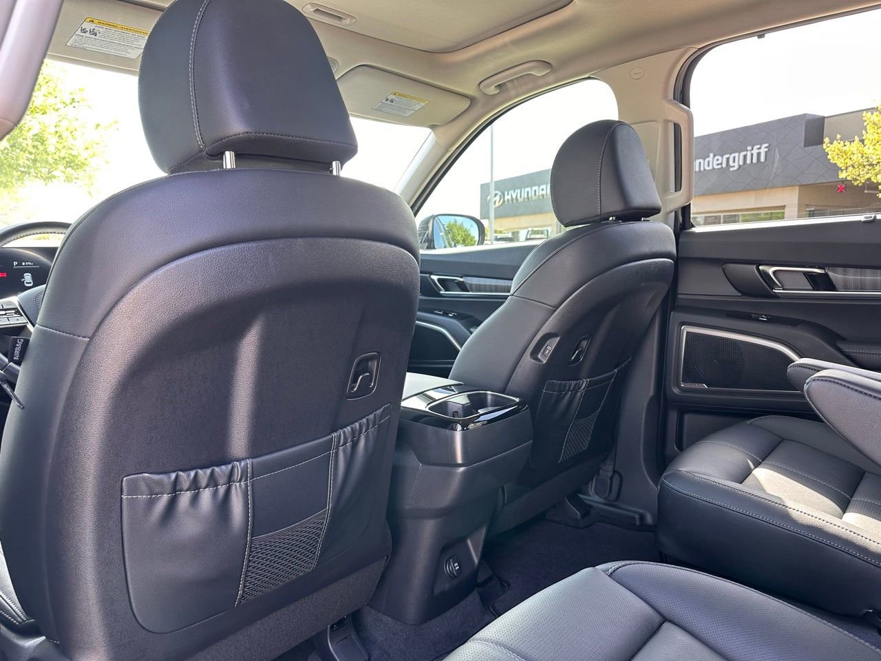 Used 2025 Kia Telluride EX w/ EX Captain's Chair Package image 18