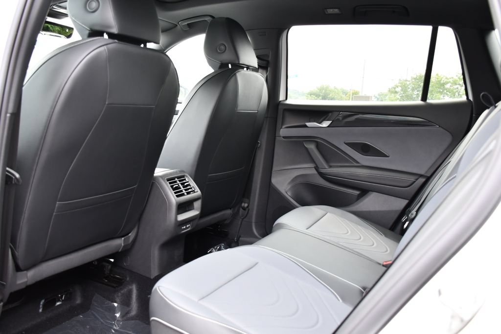 New 2026 Volkswagen Tiguan SE R-Line FWD image 20