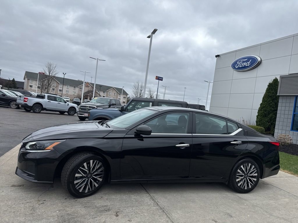 Used 2024 Nissan Altima 2.5 SV image 9