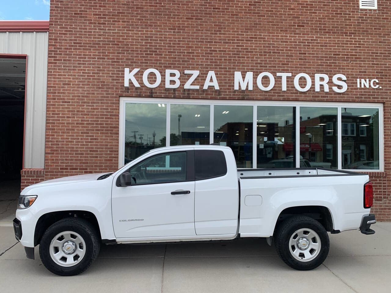 Used 2021 Chevrolet Colorado W/T w/ WT Convenience Package RWD image 3