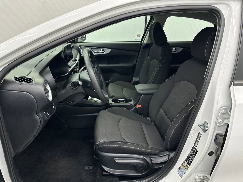 Used 2024 Kia Forte LXS image 9