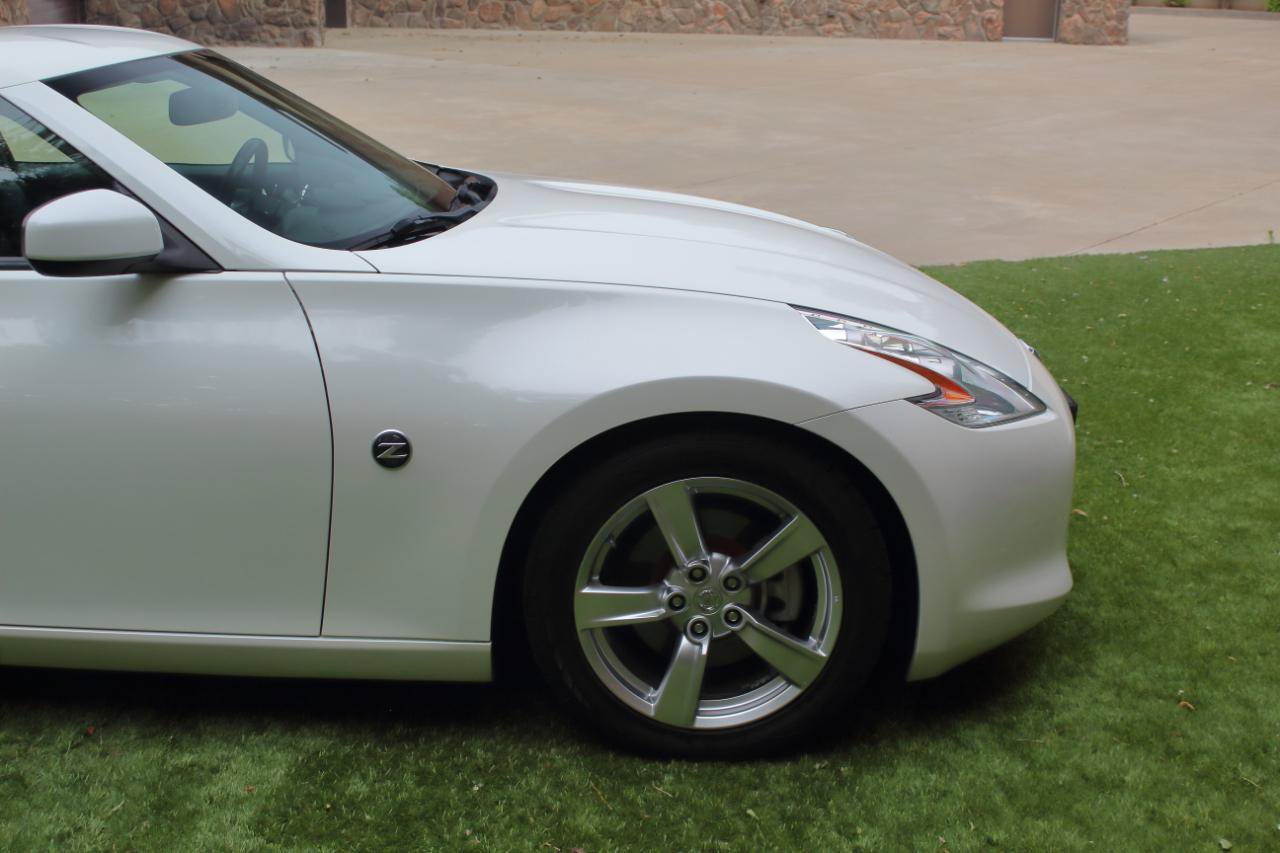 Used 2009 Nissan 370Z Touring RWD image 17