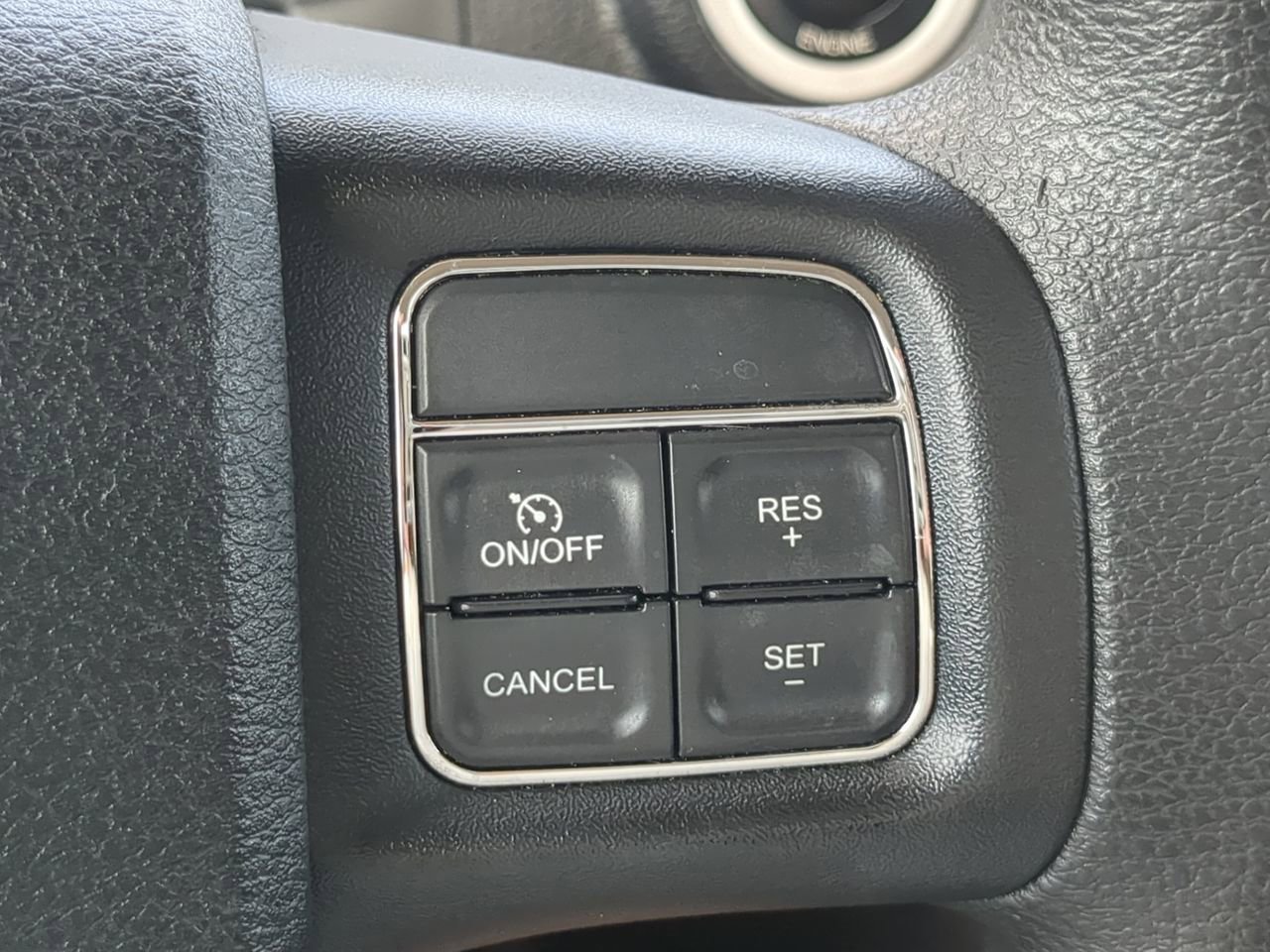 Used 2015 Dodge Journey SXT w/ Flexible Seating Group image 23