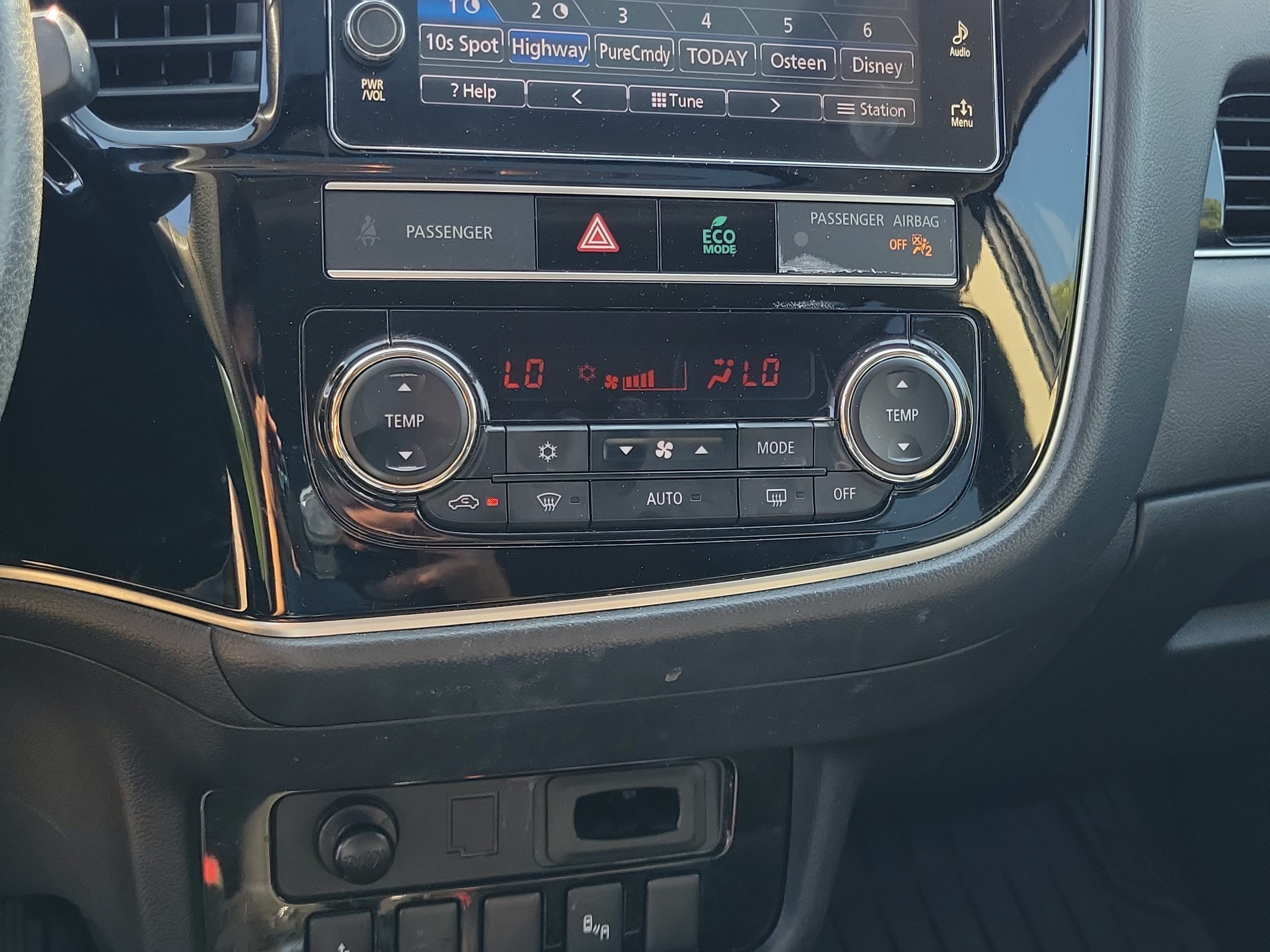 Used 2019 Mitsubishi Outlander LE AWD/4WD image 27