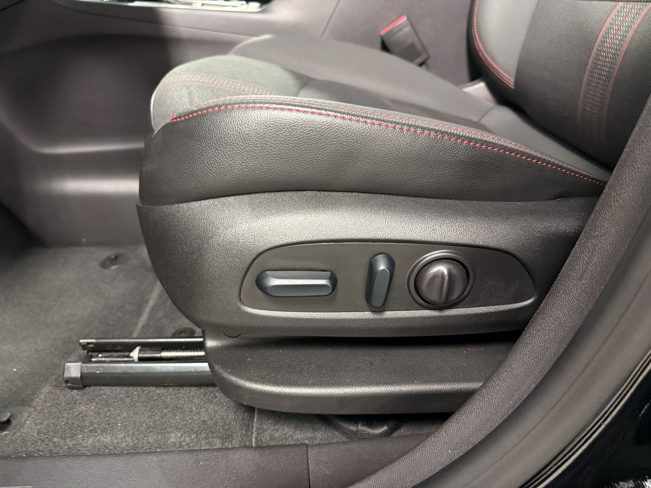 Used 2024 Chevrolet Equinox RS FWD image 15
