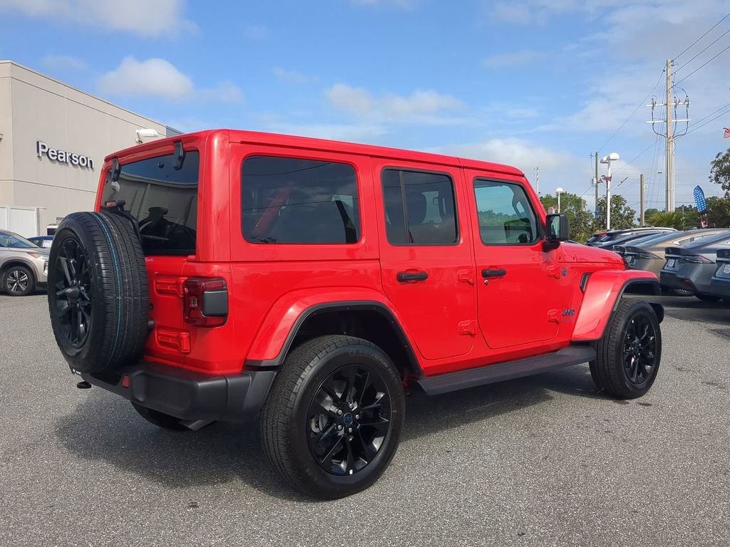 Used 2025 Jeep Wrangler Unlimited Sahara AWD/4WD image 4