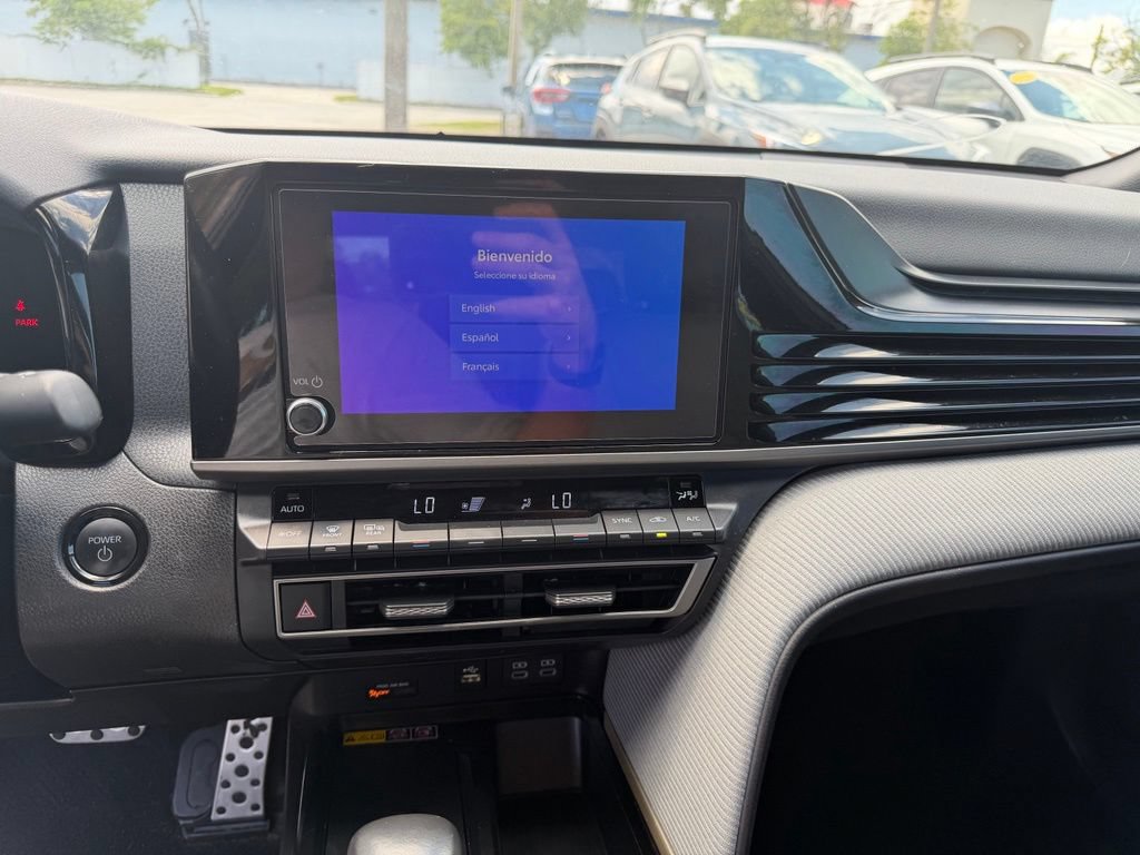 Used 2025 Toyota Camry SE FWD image 25