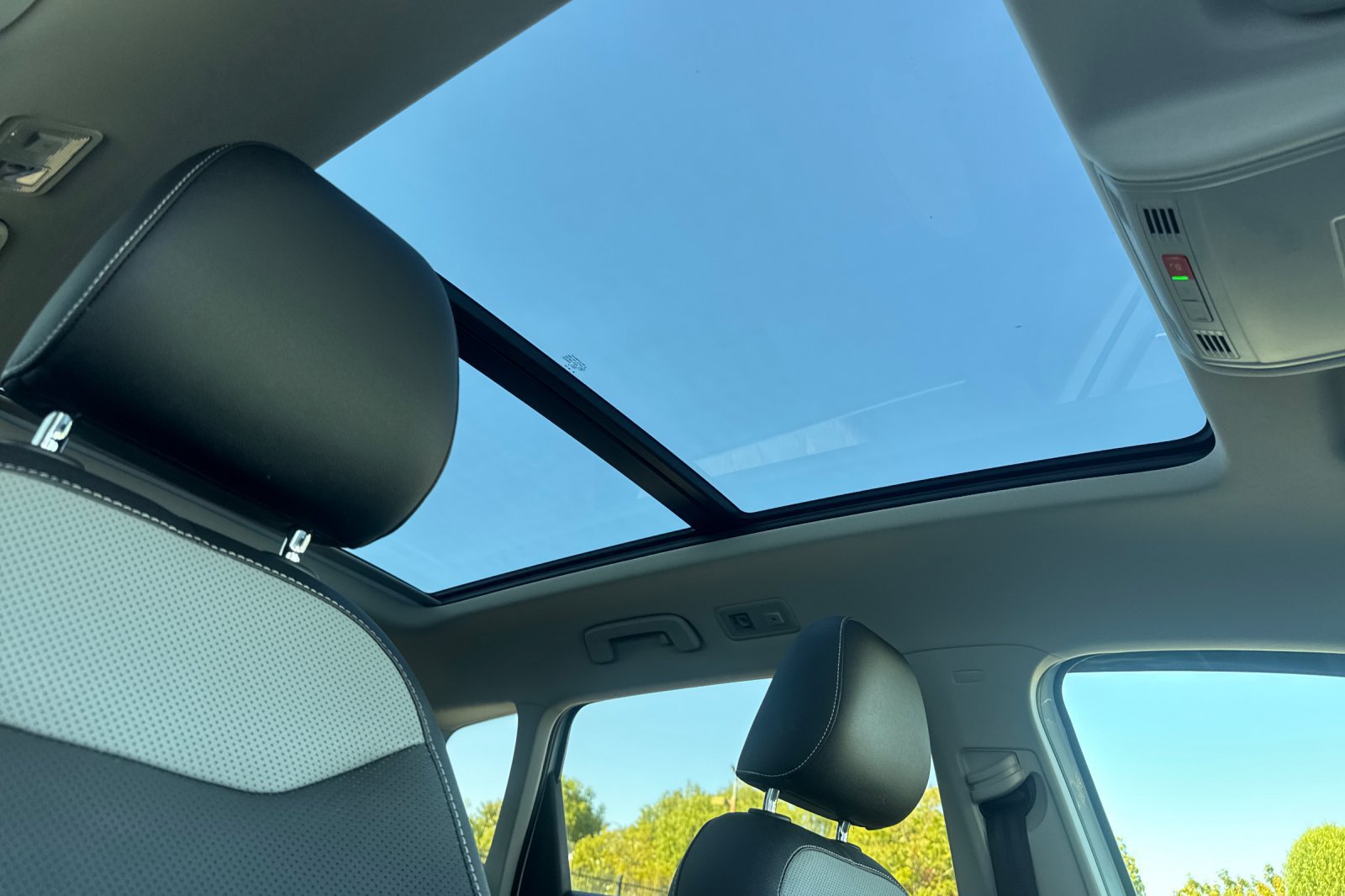 Used 2022 Volkswagen Taos SEL w/ Panoramic Sunroof Package FWD image 19