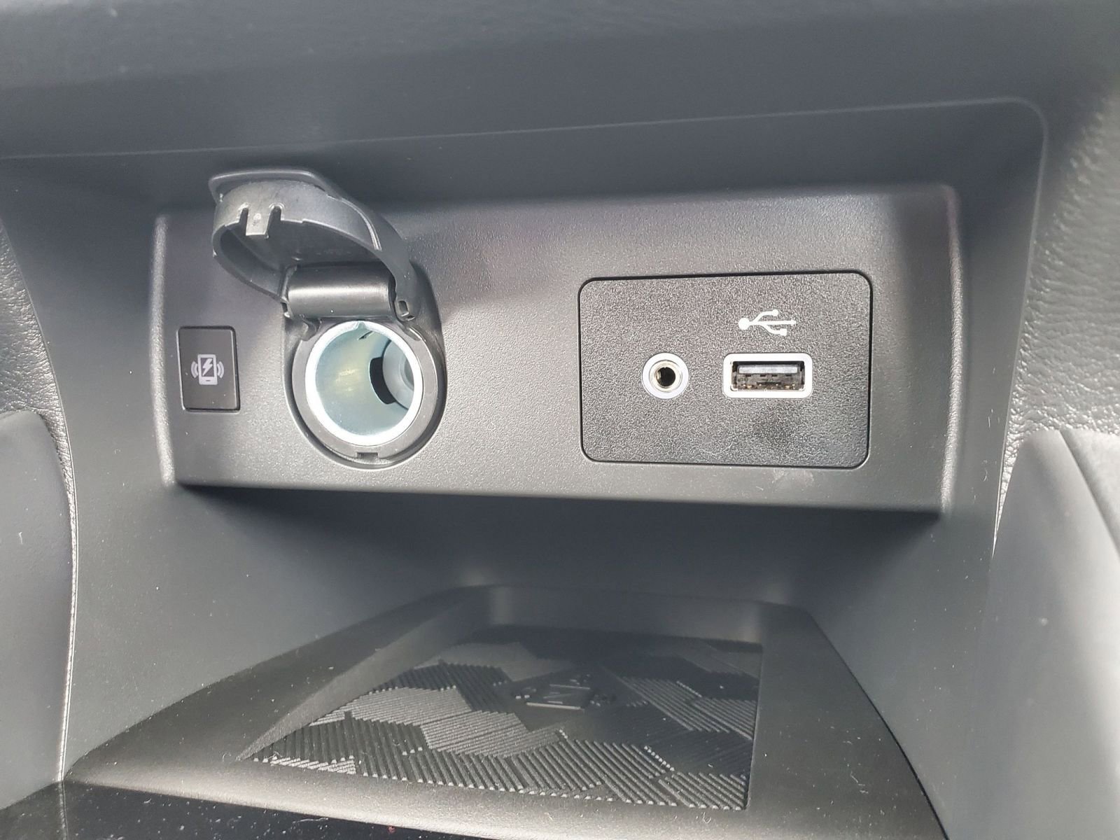 New 2025 Nissan Versa SV w/ Trunk Package image 26