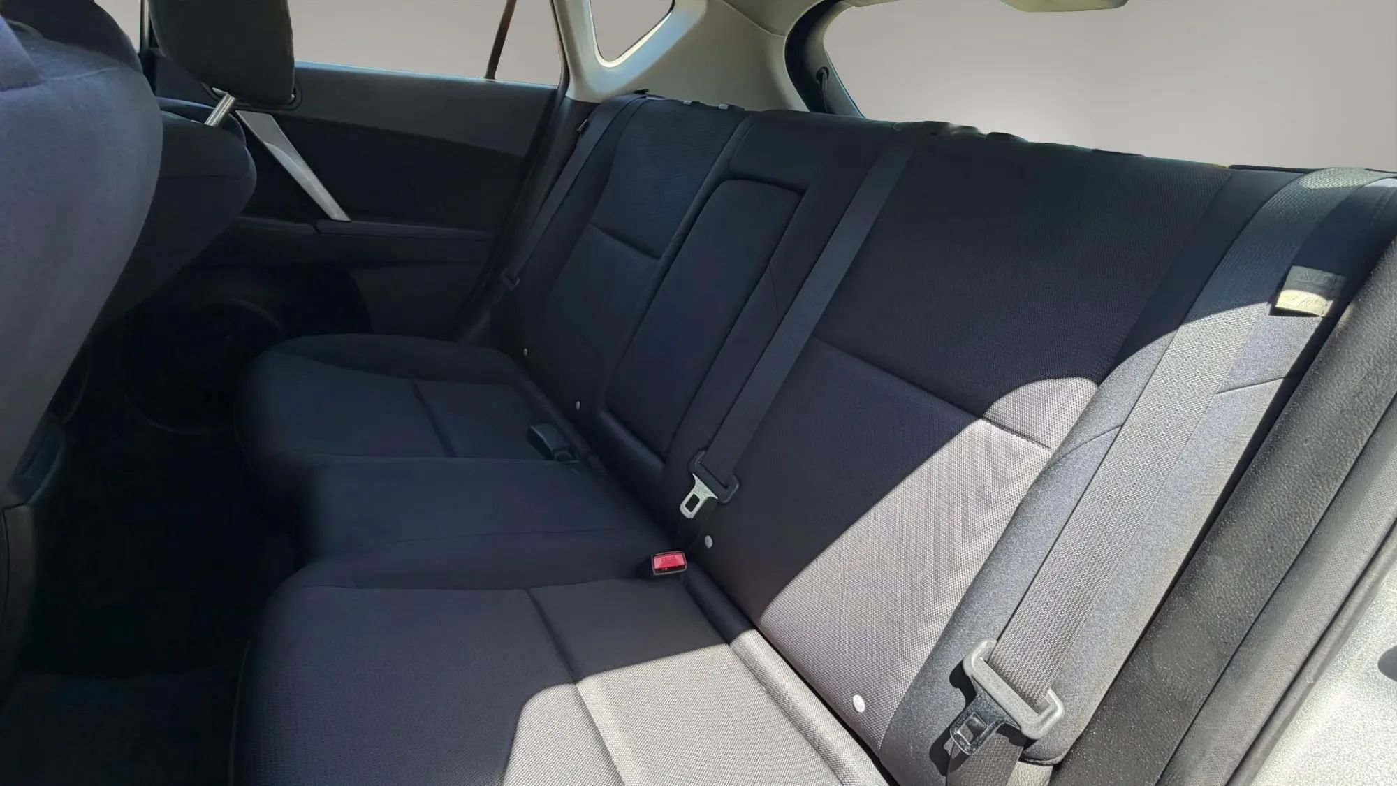 Used 2010 MAZDA MAZDA3 s Sport FWD image 11